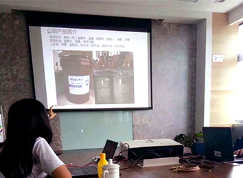 從營銷的角度講，網(wǎng)絡(luò)上生產(chǎn)者和消費者一對一的互動溝通，使生產(chǎn)者更快地了解消費者的要求、愿望及改進意見，將工業(yè)時代大規(guī)模生產(chǎn)、大規(guī)模數(shù)據(jù)營銷改進為小群體甚至個體營銷，為消費者提供了極大的滿足，迎合了現(xiàn)代拓客營銷理念